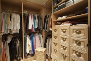 Closet organizing services